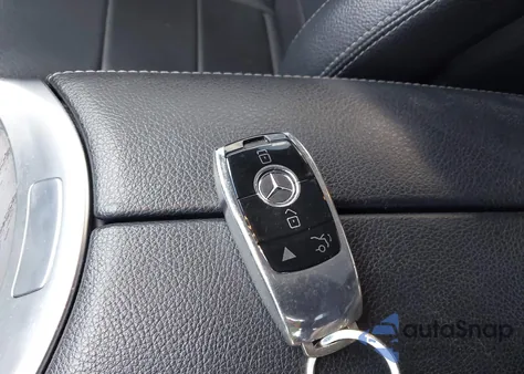 2019 Mercedes-Benz C 300 4Matic z USA, uszkodzony, nr VIN 55SWF8EBXKU319460